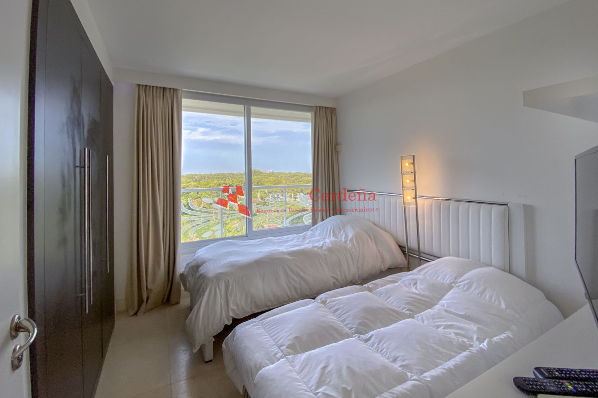 Apartamento ID.1487 - VENTA - 2 dormitorios, piso muy alto en Torre de categoria y distincion