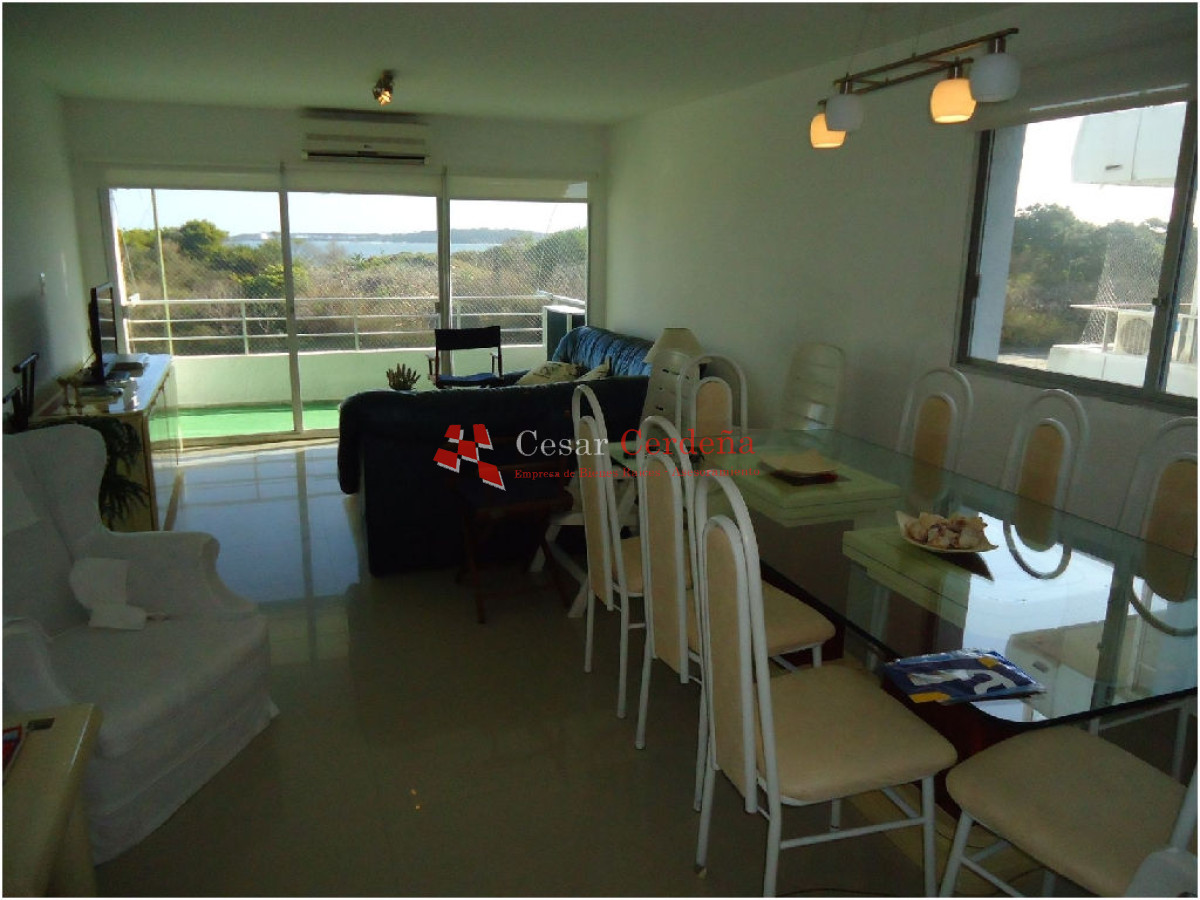 Apartamento ID.696 - VENTA - 3 dormitorios al frente, playa mansa
