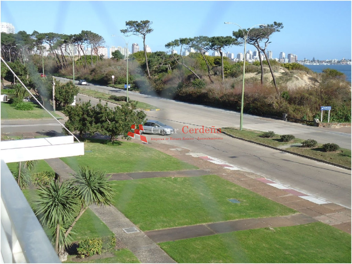 Apartamento ID.696 - VENTA - 3 dormitorios al frente, playa mansa