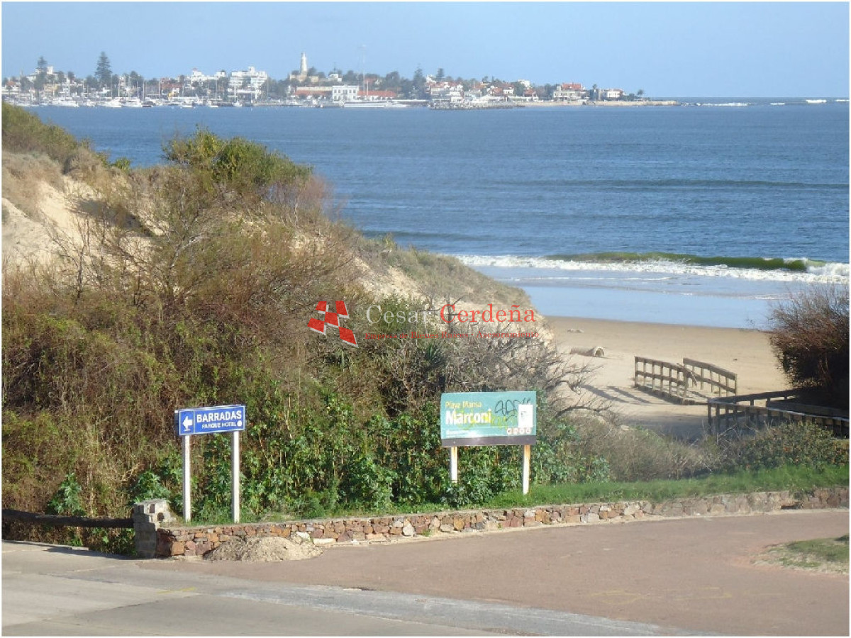 Apartamento ID.696 - VENTA - 3 dormitorios al frente, playa mansa