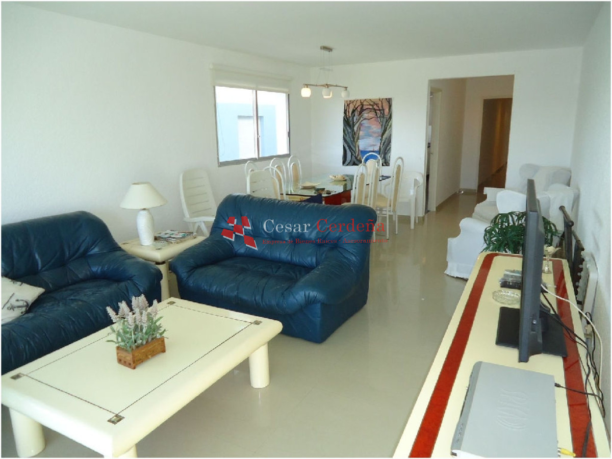 Apartamento ID.696 - VENTA - 3 dormitorios al frente, playa mansa