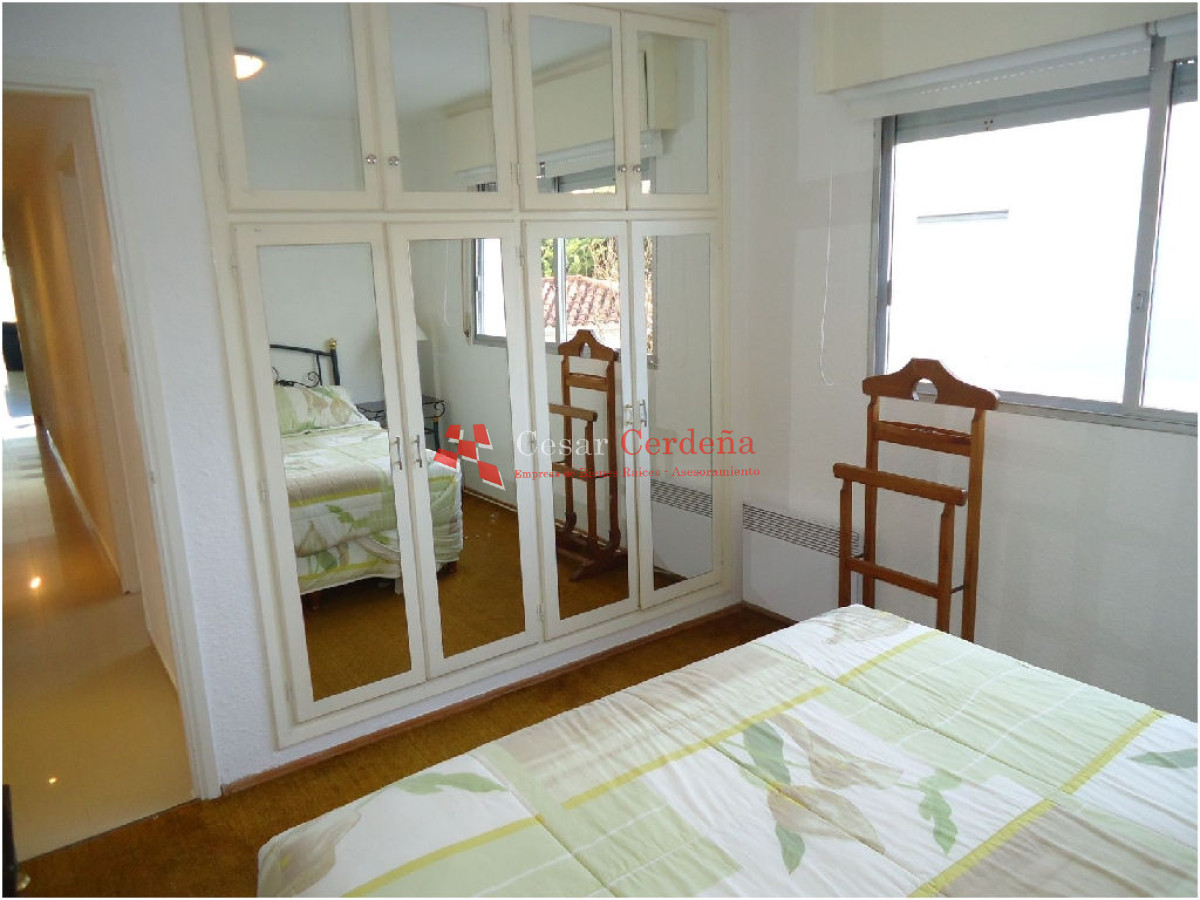 Apartamento ID.696 - VENTA - 3 dormitorios al frente, playa mansa