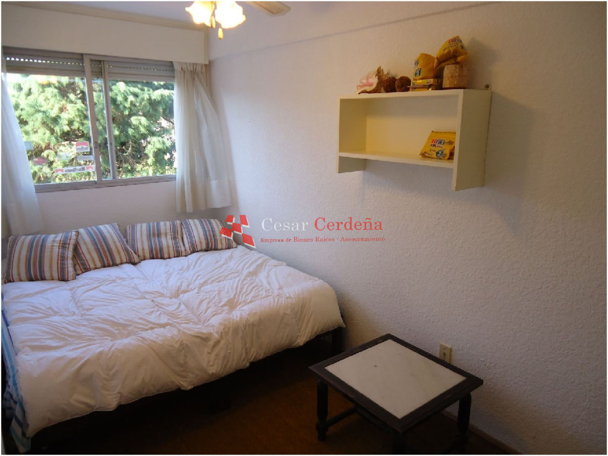 Apartamento ID.696 - VENTA - 3 dormitorios al frente, playa mansa
