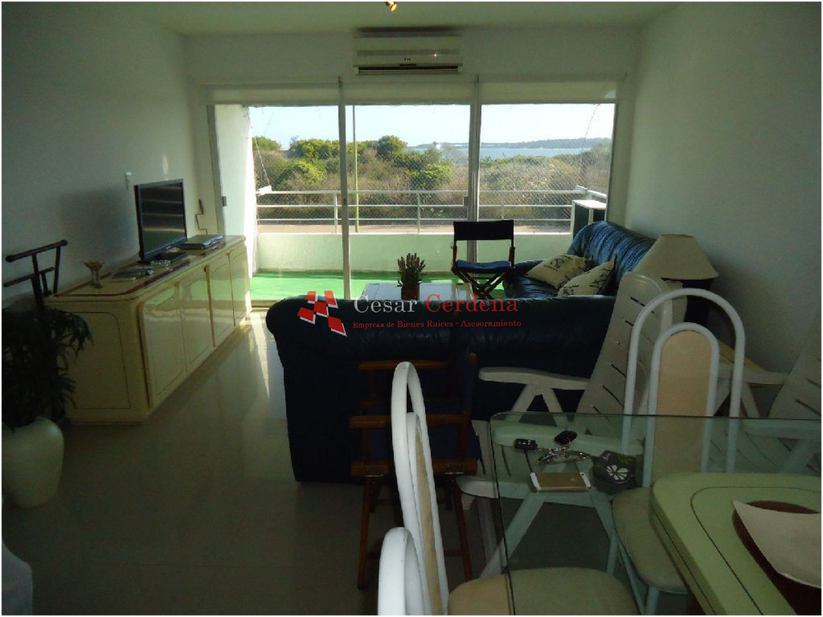 Apartamento ID.696 - VENTA - 3 dormitorios al frente, playa mansa