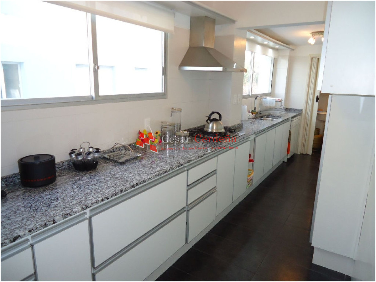 Apartamento ID.696 - VENTA - 3 dormitorios al frente, playa mansa
