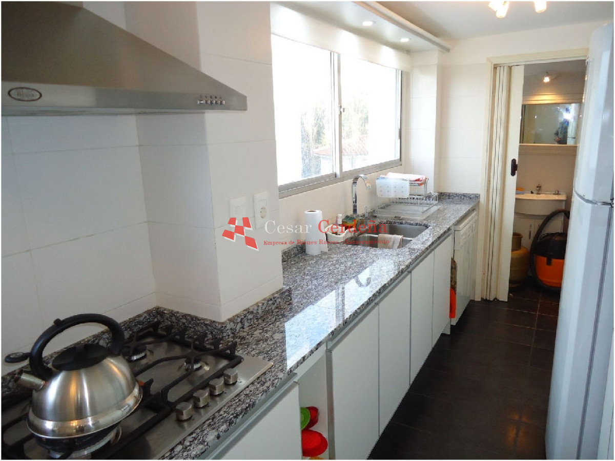 Apartamento ID.696 - VENTA - 3 dormitorios al frente, playa mansa