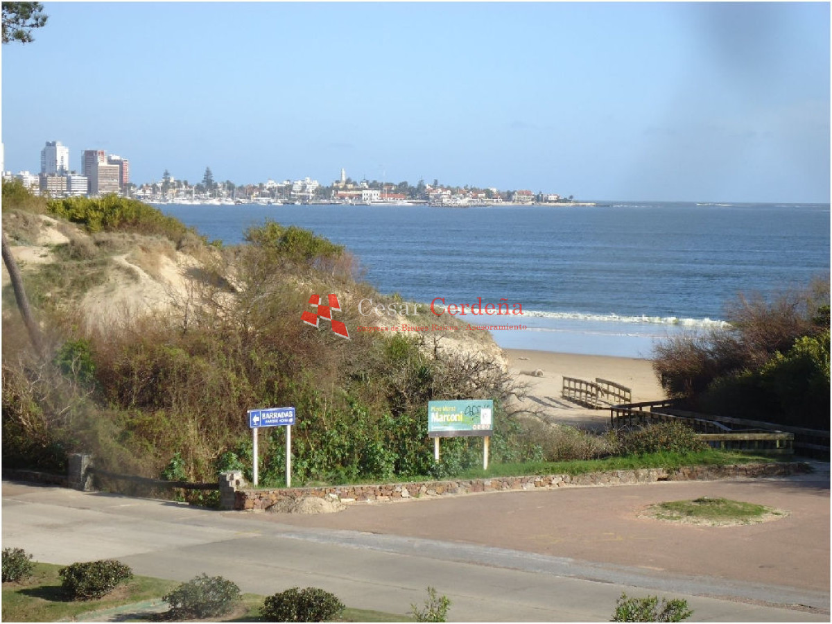 Apartamento ID.696 - VENTA - 3 dormitorios al frente, playa mansa