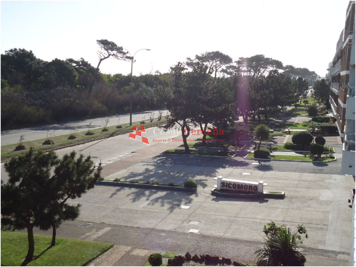 Apartamento ID.696 - VENTA - 3 dormitorios al frente, playa mansa