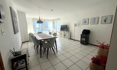 VENTA - Apartamento en Mansa, DUPLEX 3 dormitorios + parrillero propio