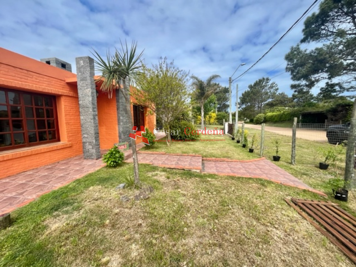 Casa ID.1716 - VENTA - Casa en zona de Tio Tom - 3 dormitorios