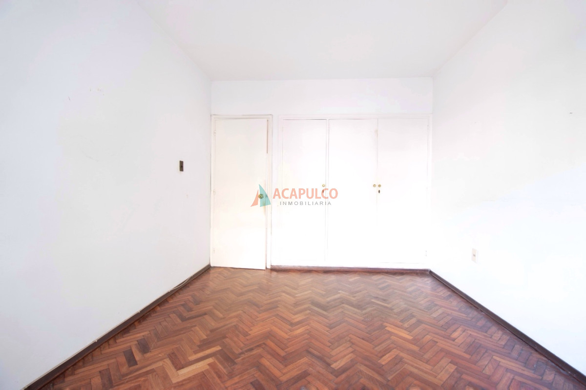 Apartamento Ref.1057 - Venta apartamento en Pocitos 4 dormitorios, 2 baños y garaje