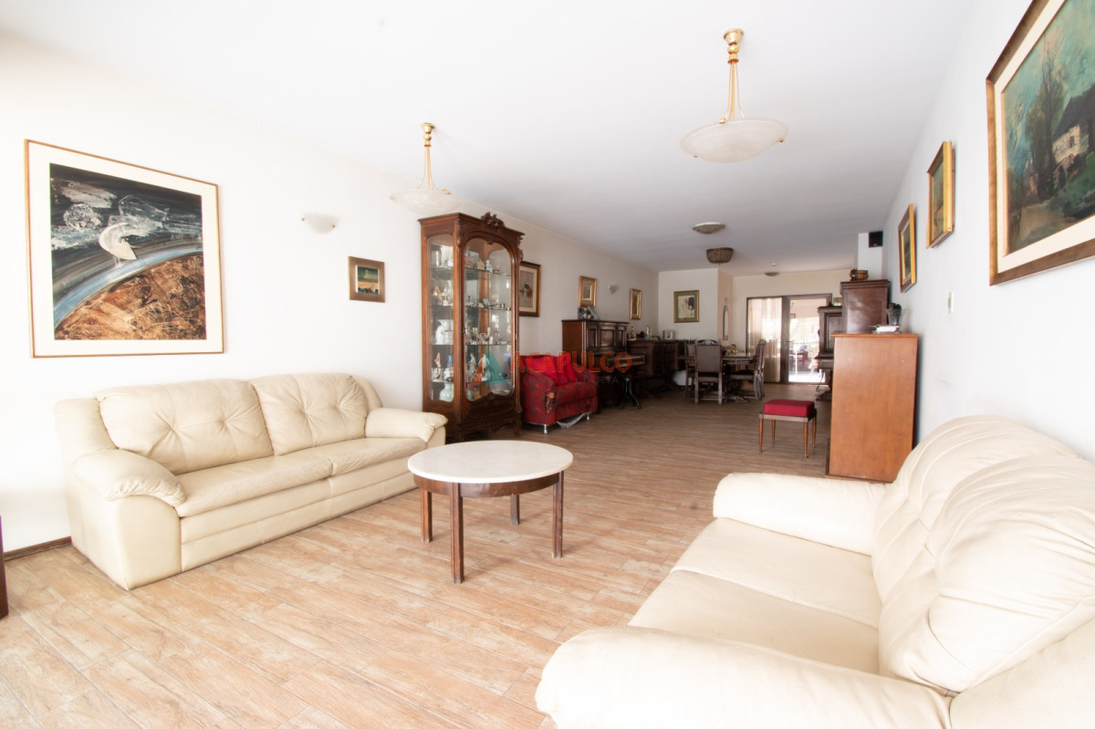 Apartamento Ref.1008 - Venta de apartamento 4 dormitorio 3 baños y garage en Pocitos
