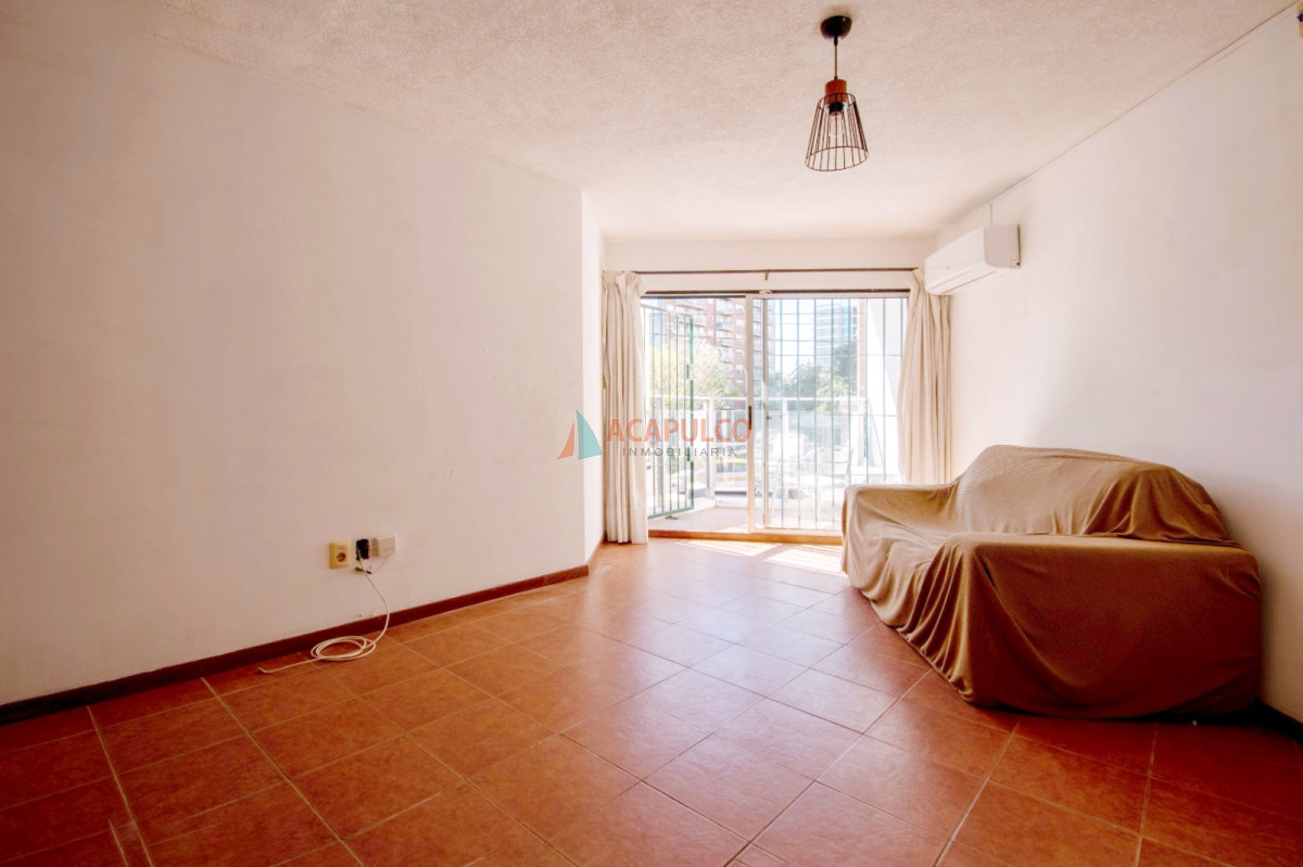 Apartamento Ref.1063 - Venta apartamento monoambiente en Punta Carretas, excelente ubicacion 