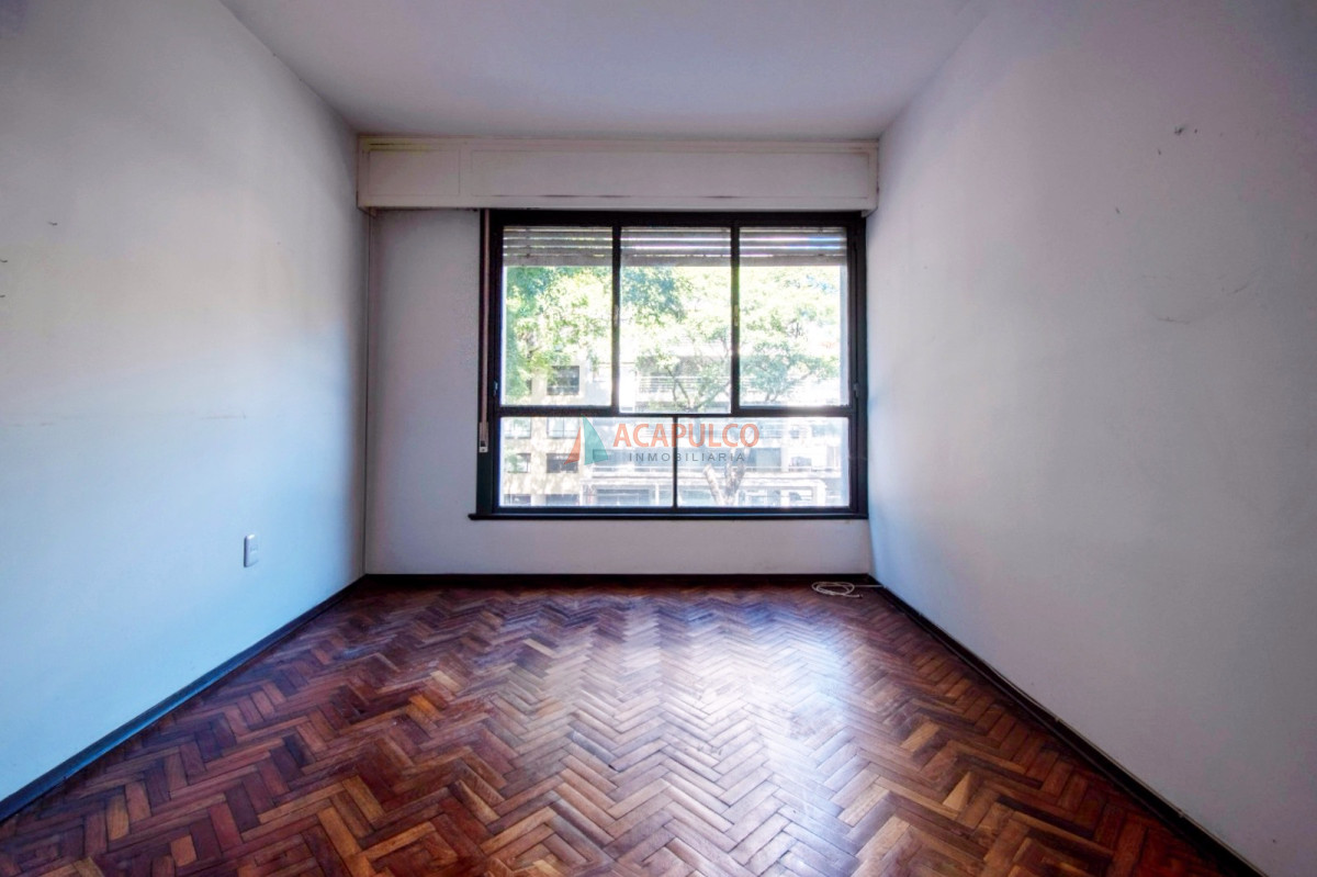 Apartamento Ref.1057 - Venta apartamento en Pocitos 4 dormitorios, 2 baños y garaje
