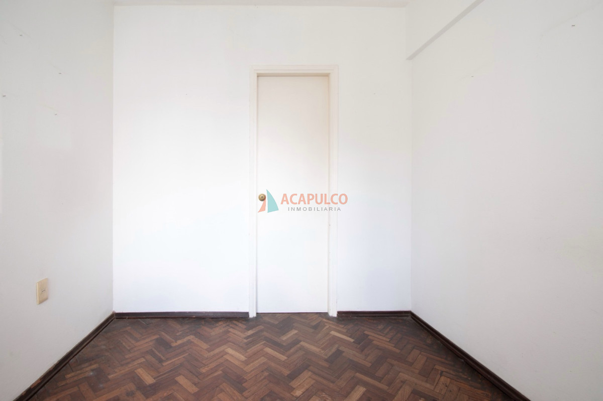 Apartamento Ref.1057 - Venta apartamento en Pocitos 4 dormitorios, 2 baños y garaje
