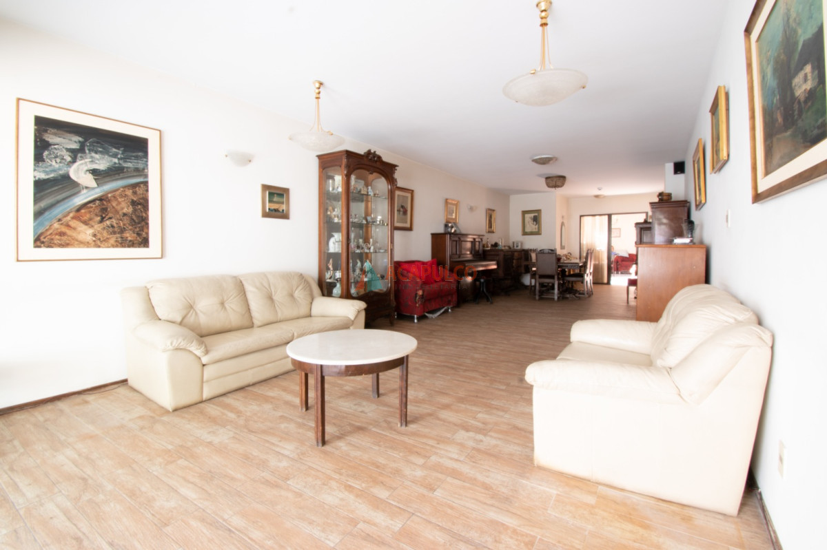 Apartamento Ref.1008 - Venta de apartamento 4 dormitorio 3 baños y garage en Pocitos