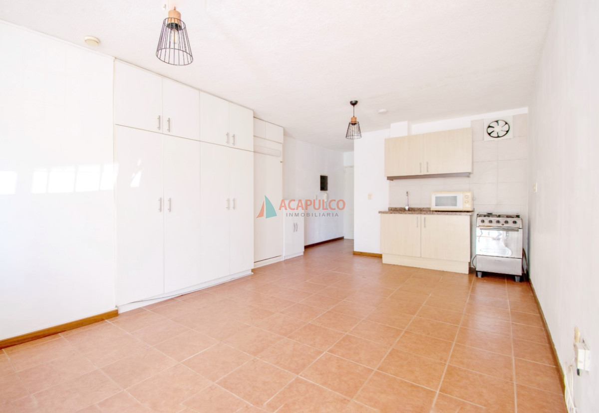 Apartamento Ref.1063 - Venta apartamento monoambiente en Punta Carretas, excelente ubicacion 