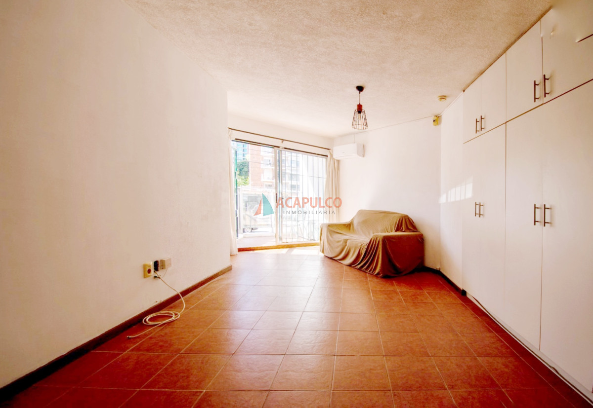 Apartamento Ref.1063 - Venta apartamento monoambiente en Punta Carretas, excelente ubicacion 