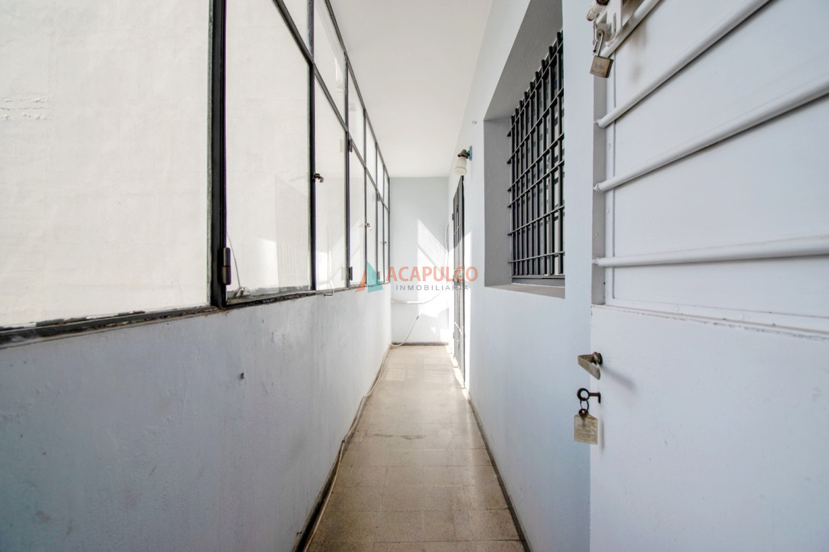 Apartamento Ref.1057 - Venta apartamento en Pocitos 4 dormitorios, 2 baños y garaje