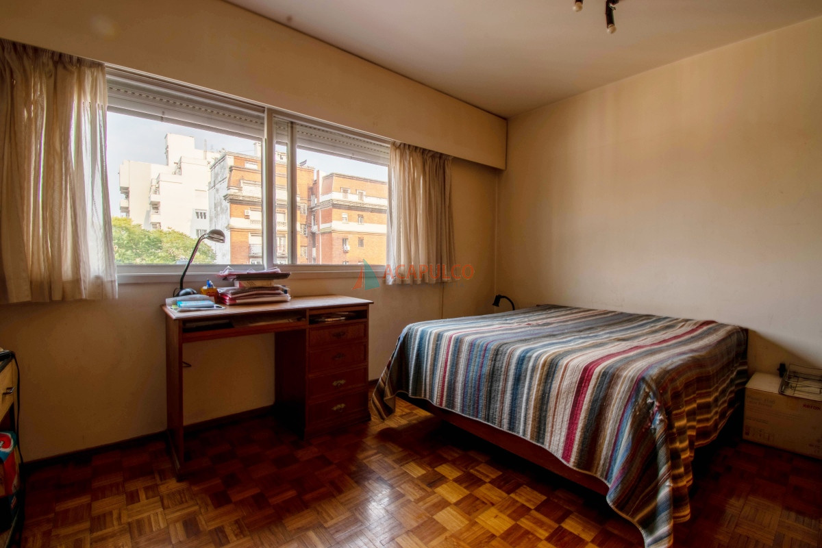 Apartamento Ref.1008 - Venta de apartamento 4 dormitorio 3 baños y garage en Pocitos