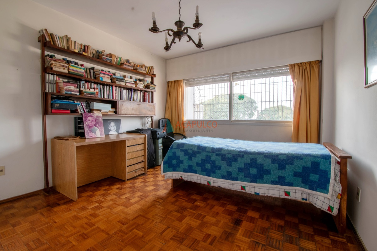 Apartamento Ref.1008 - Venta de apartamento 4 dormitorio 3 baños y garage en Pocitos