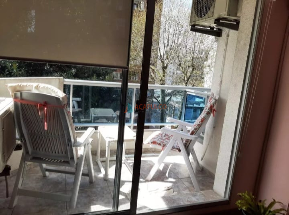 Apartamento Ref.1024 - Venta apartamento de 2 dormitorios y garage en Pocitos 