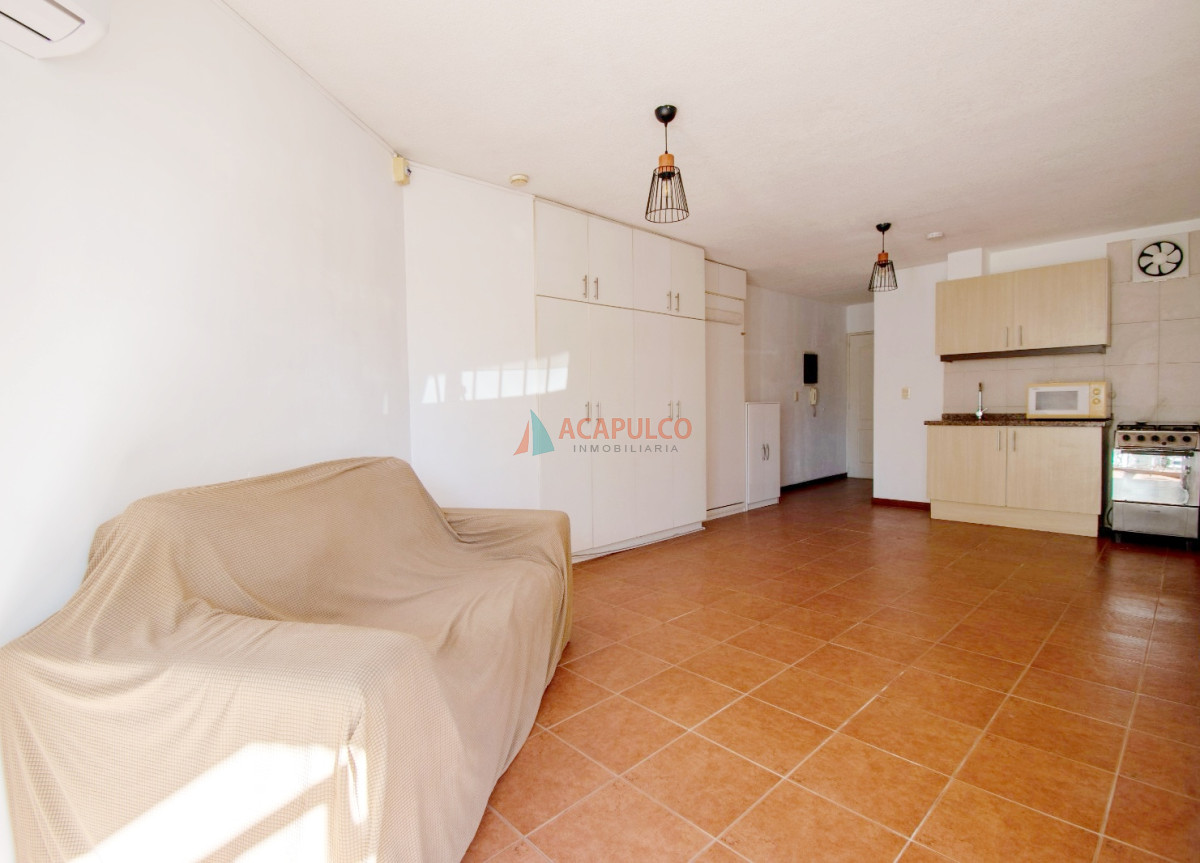 Apartamento Ref.1063 - Venta apartamento monoambiente en Punta Carretas, excelente ubicacion 
