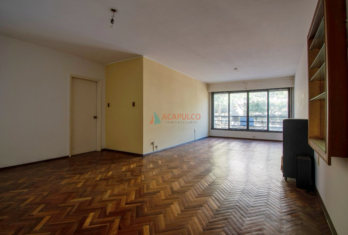 Apartamento Ref.1057 - Venta apartamento en Pocitos 4 dormitorios, 2 baños y garaje