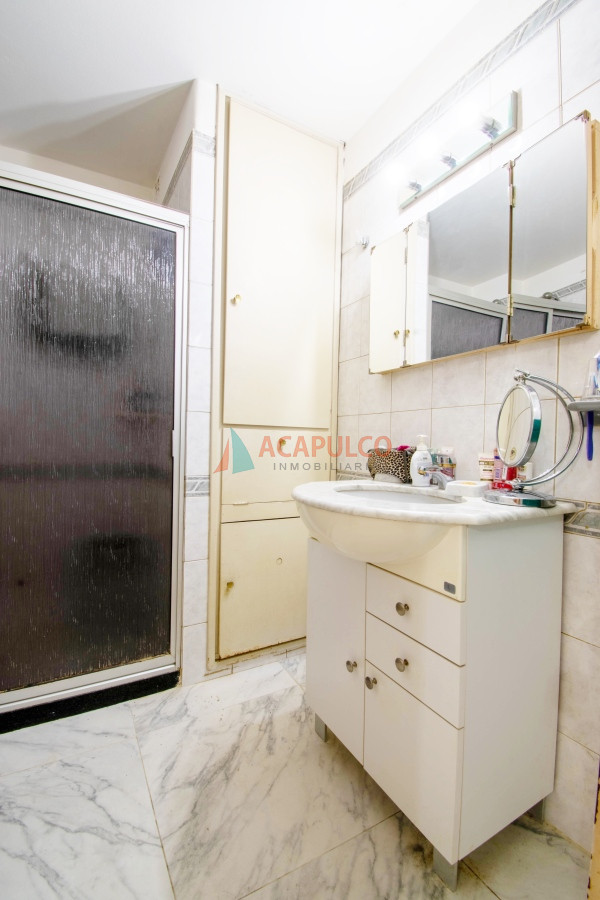 Apartamento Ref.1008 - Venta de apartamento 4 dormitorio 3 baños y garage en Pocitos