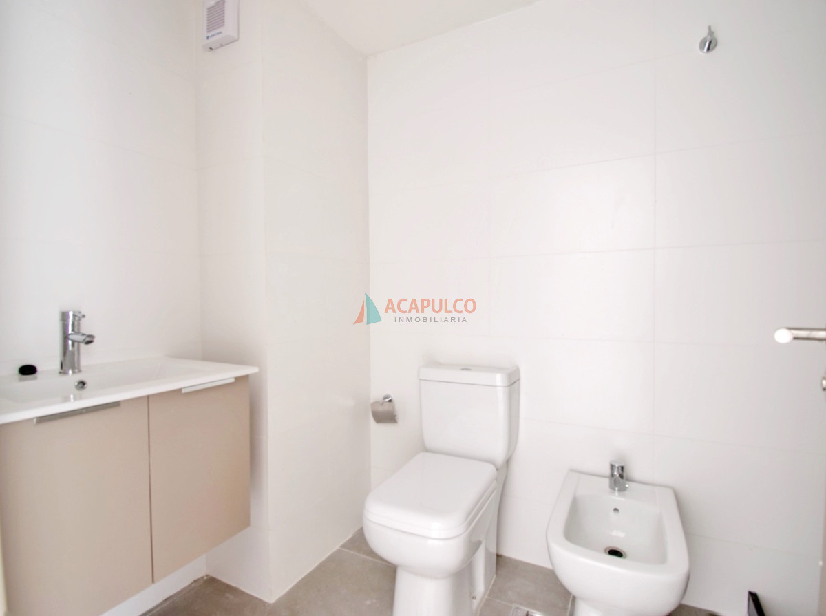 Apartamento Ref.1051 - Venta apartamento 1 dormitorio, parrillero y garaje en Pocitos a ESTRENAR 