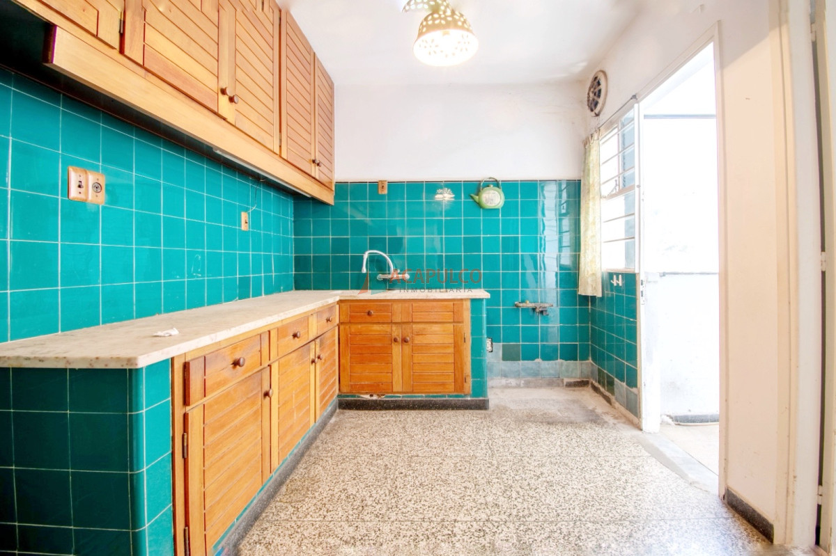 Apartamento Ref.1057 - Venta apartamento en Pocitos 4 dormitorios, 2 baños y garaje