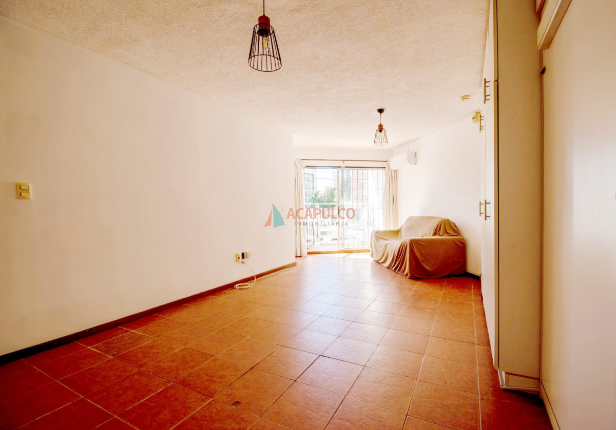 Apartamento Ref.1063 - Venta apartamento monoambiente en Punta Carretas, excelente ubicacion 