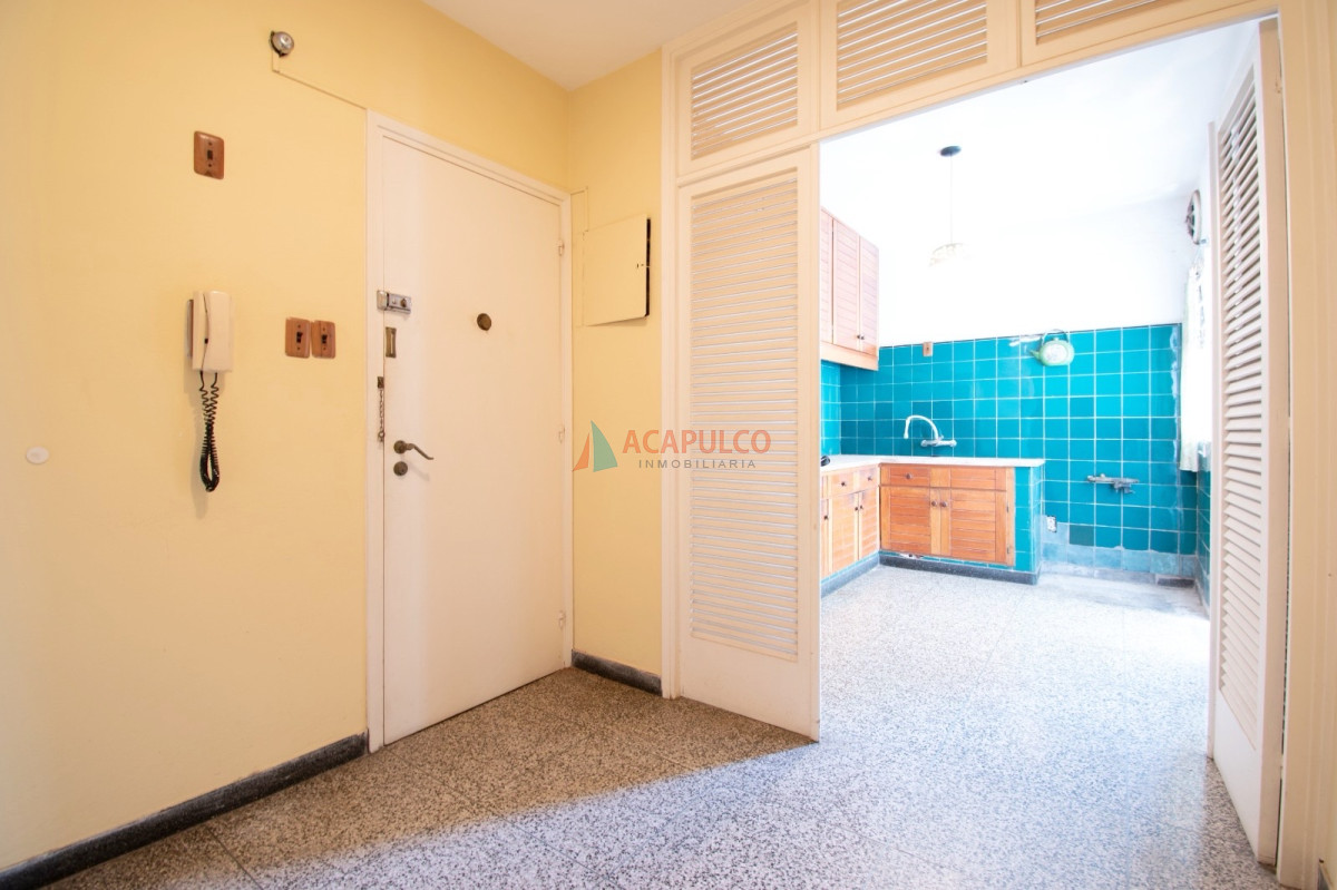 Apartamento Ref.1057 - Venta apartamento en Pocitos 4 dormitorios, 2 baños y garaje