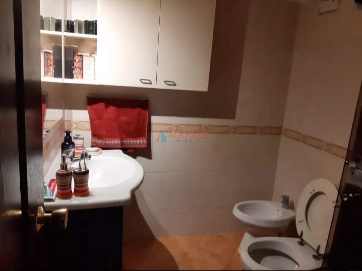 Apartamento Ref.1024 - Venta apartamento de 2 dormitorios y garage en Pocitos 