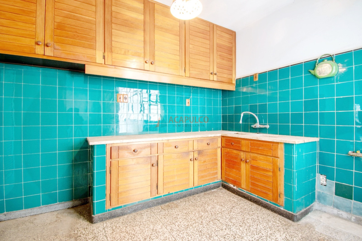 Apartamento Ref.1057 - Venta apartamento en Pocitos 4 dormitorios, 2 baños y garaje