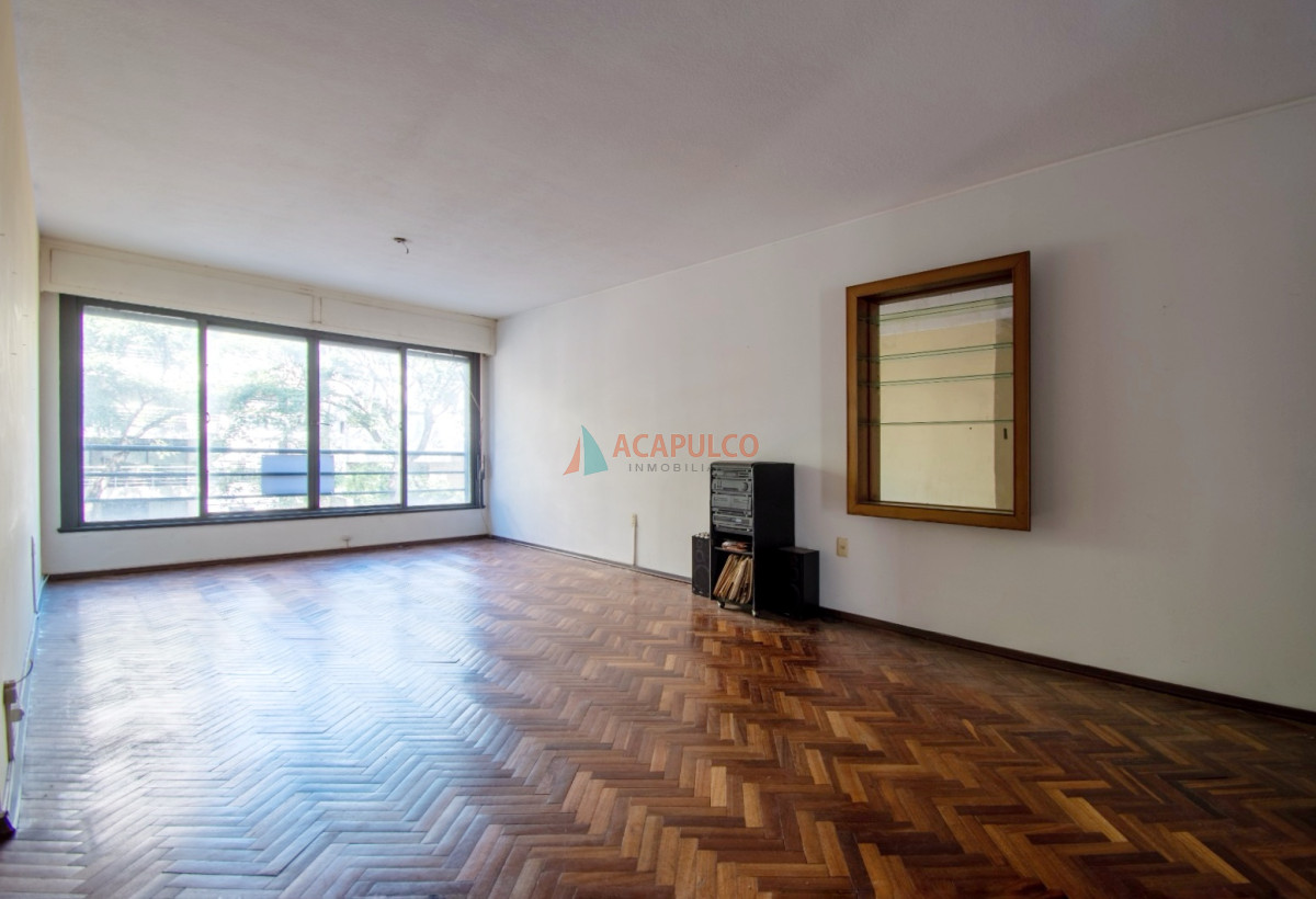 Apartamento Ref.1057 - Venta apartamento en Pocitos 4 dormitorios, 2 baños y garaje