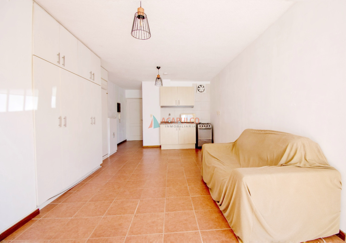 Apartamento Ref.1063 - Venta apartamento monoambiente en Punta Carretas, excelente ubicacion 