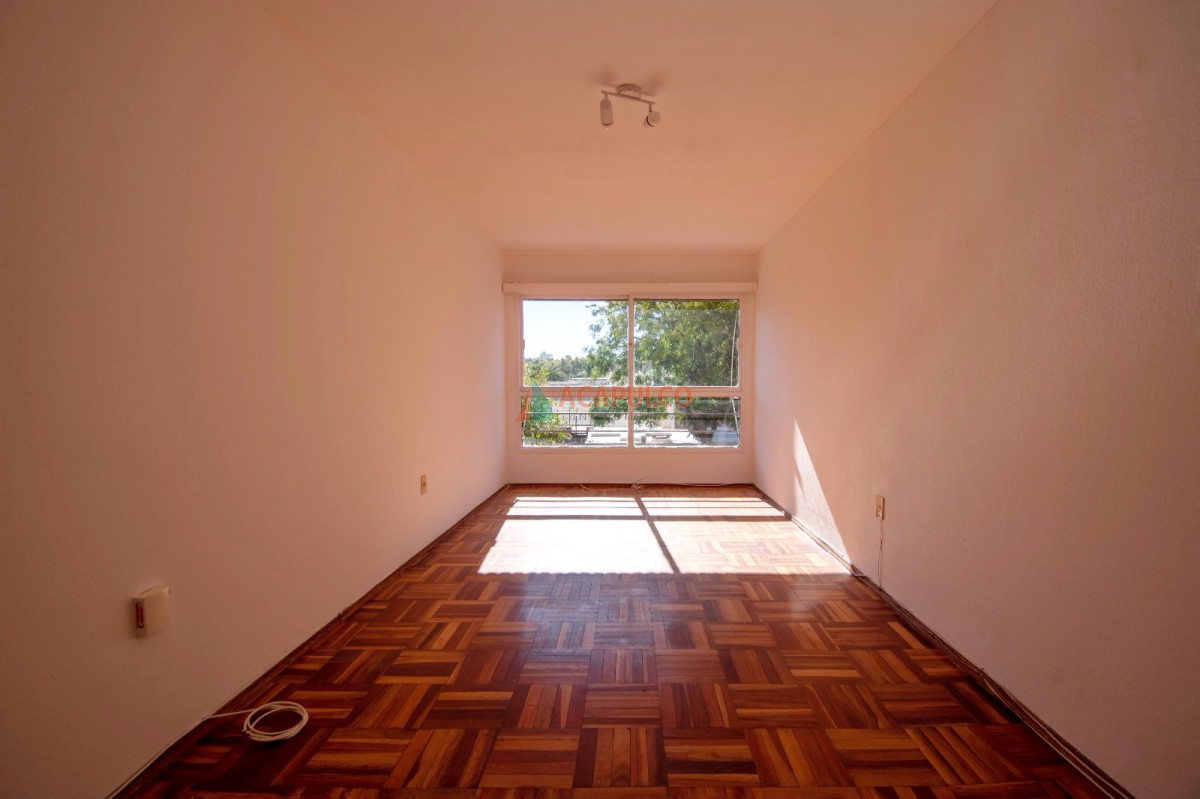 Apartamento Ref.1060 - Venta apartamento 2 dormitorio en excelente zona de Pocitos