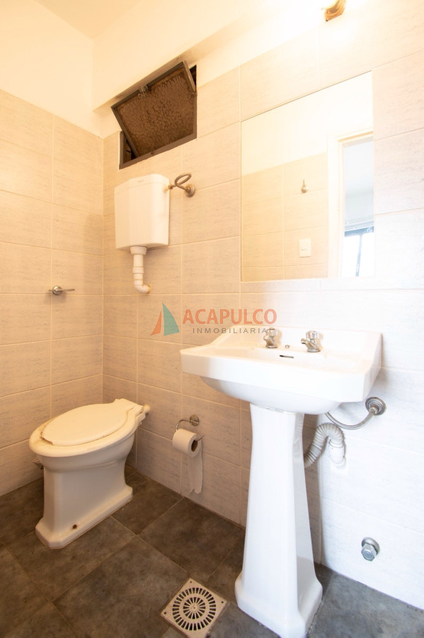 Apartamento Ref.1057 - Venta apartamento en Pocitos 4 dormitorios, 2 baños y garaje