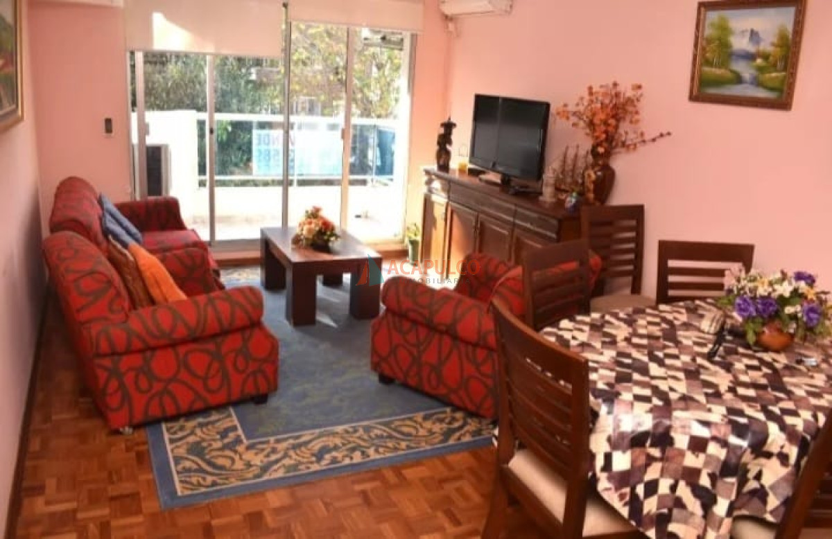 Apartamento Ref.1024 - Venta apartamento de 2 dormitorios y garage en Pocitos 