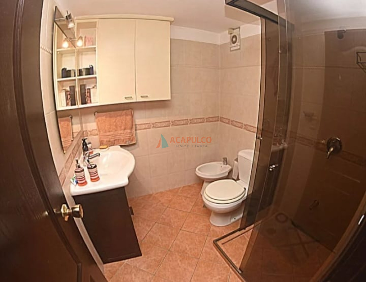 Apartamento Ref.1024 - Venta apartamento de 2 dormitorios y garage en Pocitos 