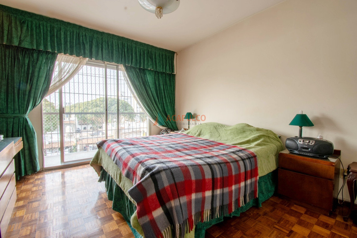 Apartamento Ref.1008 - Venta de apartamento 4 dormitorio 3 baños y garage en Pocitos