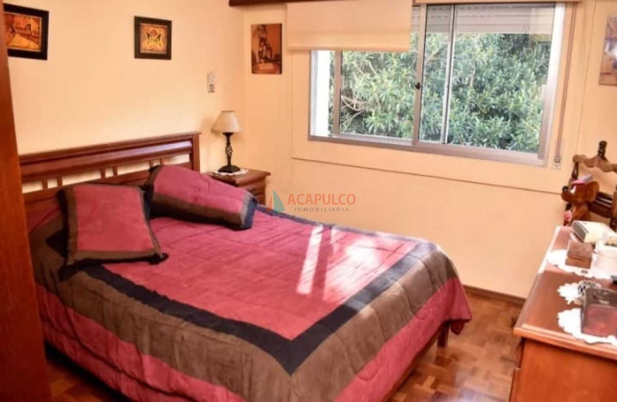 Apartamento Ref.1024 - Venta apartamento de 2 dormitorios y garage en Pocitos 