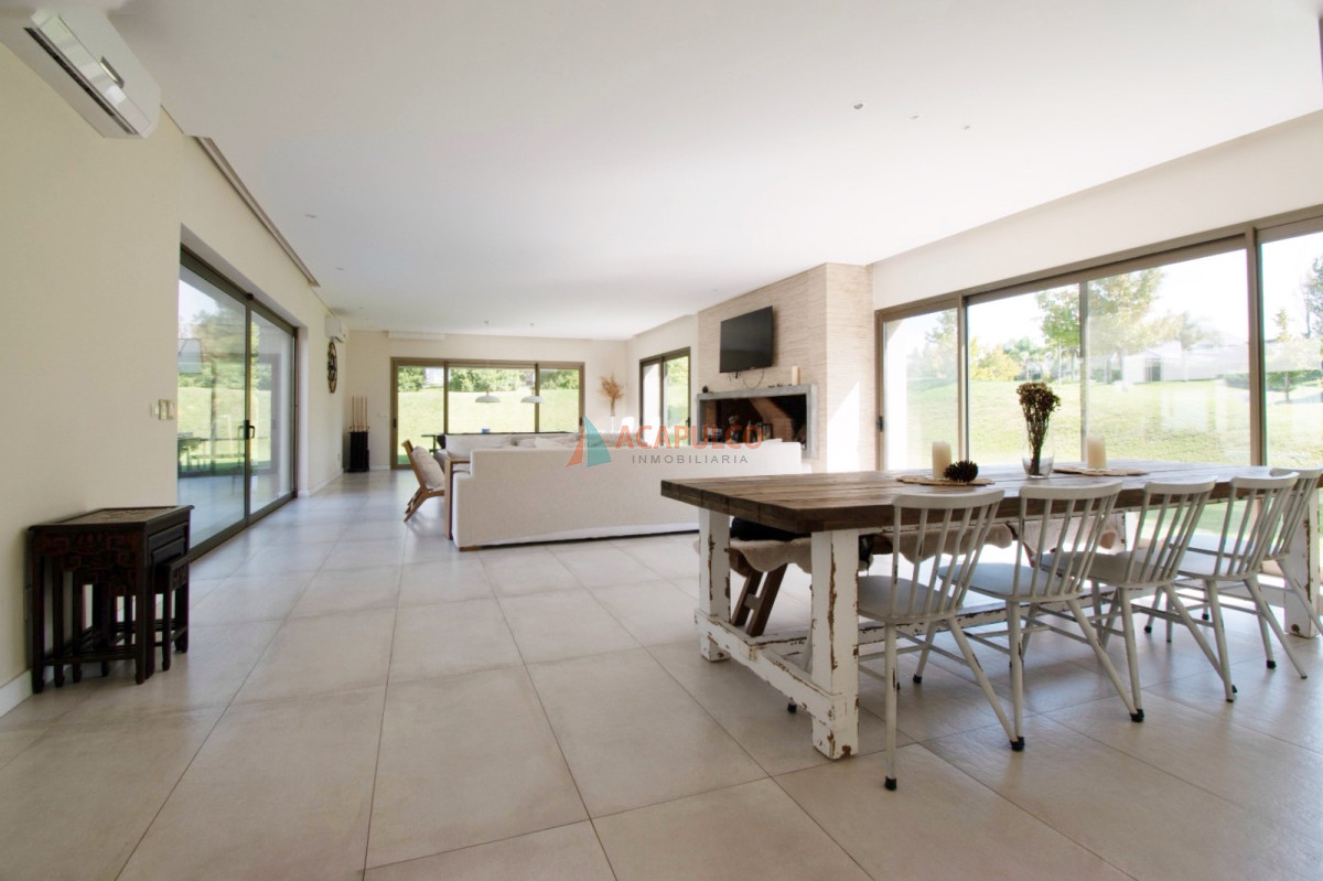 Casa Ref.539 - Venta Casa Barrio Privado  4 dormitorios + Servicio