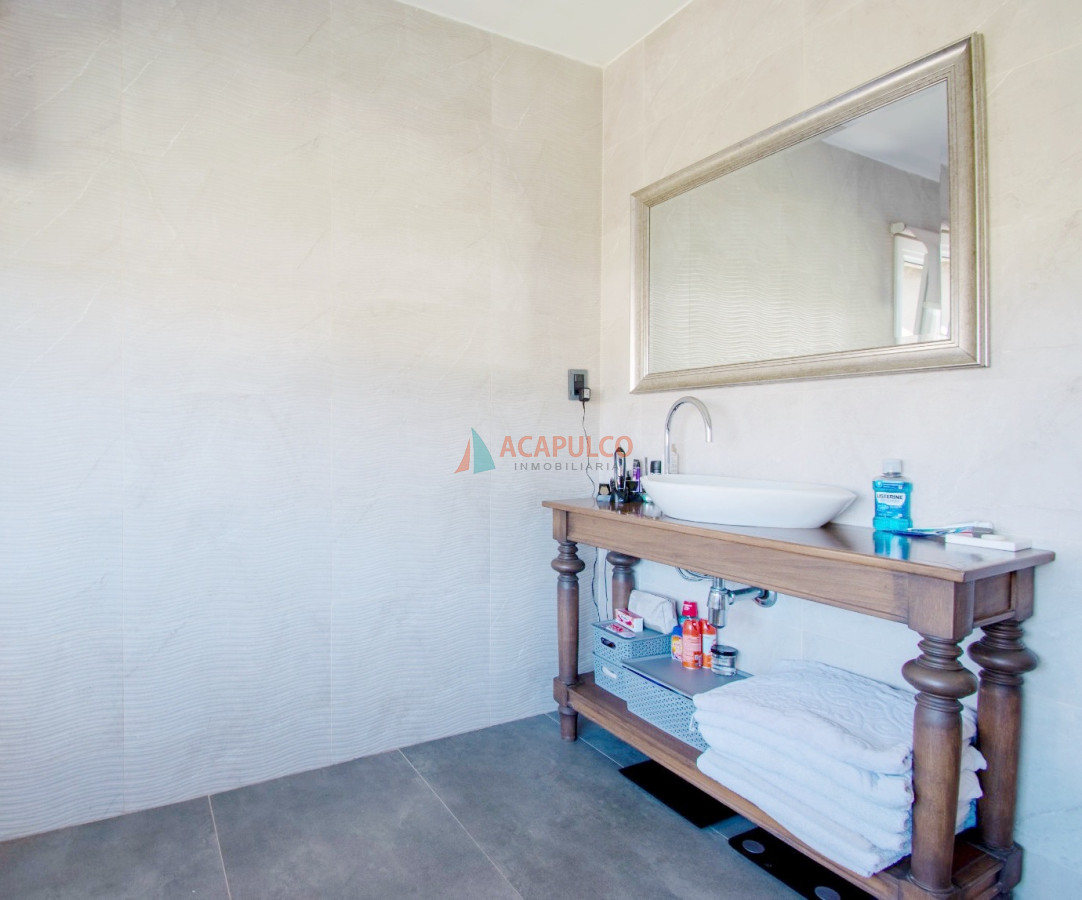 Casa Ref.190 - Venta Casa 4 dormitorios Barrio Privado