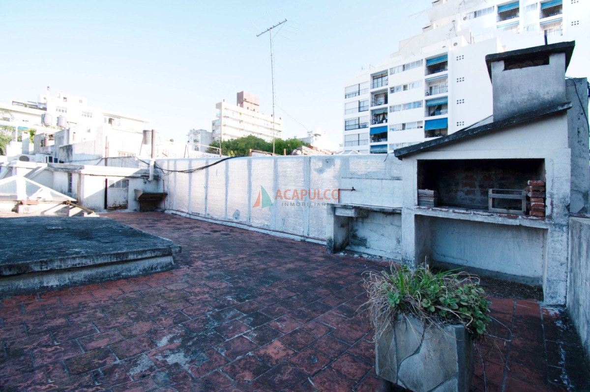 Casa Ref.1053 - Venta Casa en Parque Batlle, padrón único para reciclar