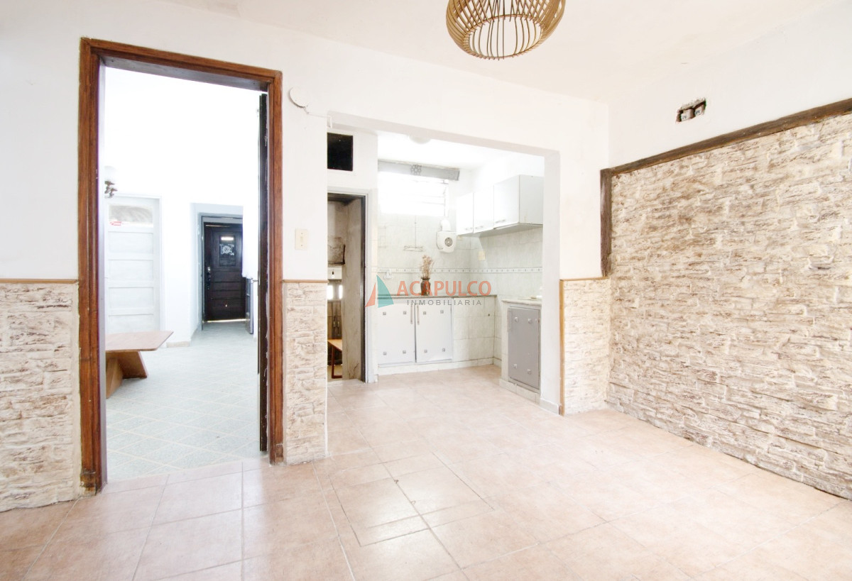 Casa Ref.1071 - Venta casa 3 dormitorios garaje fondo La Blanqueada