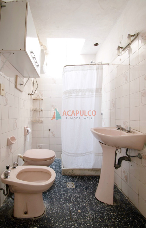 Casa Ref.1071 - Venta casa 3 dormitorios garaje fondo La Blanqueada