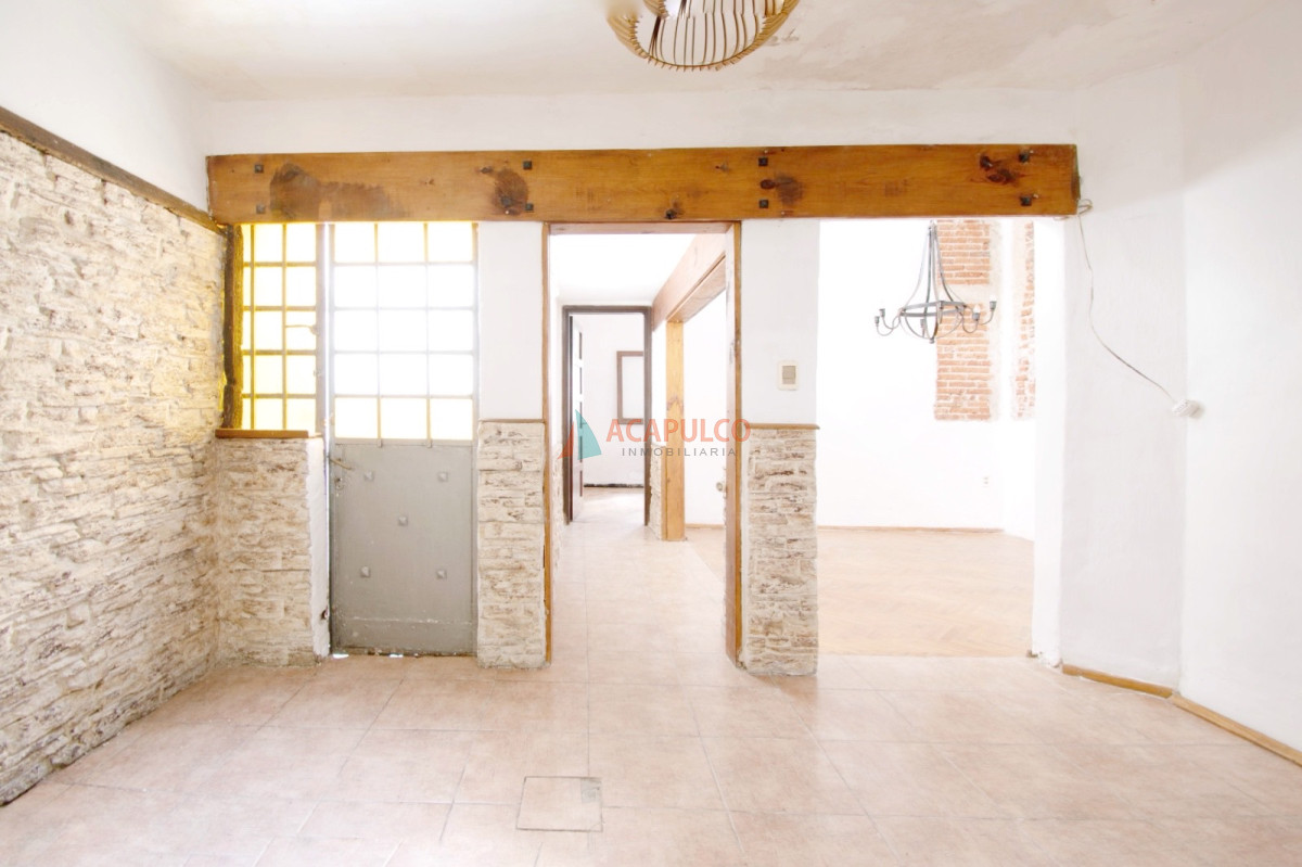 Casa Ref.1071 - Venta casa 3 dormitorios garaje fondo La Blanqueada