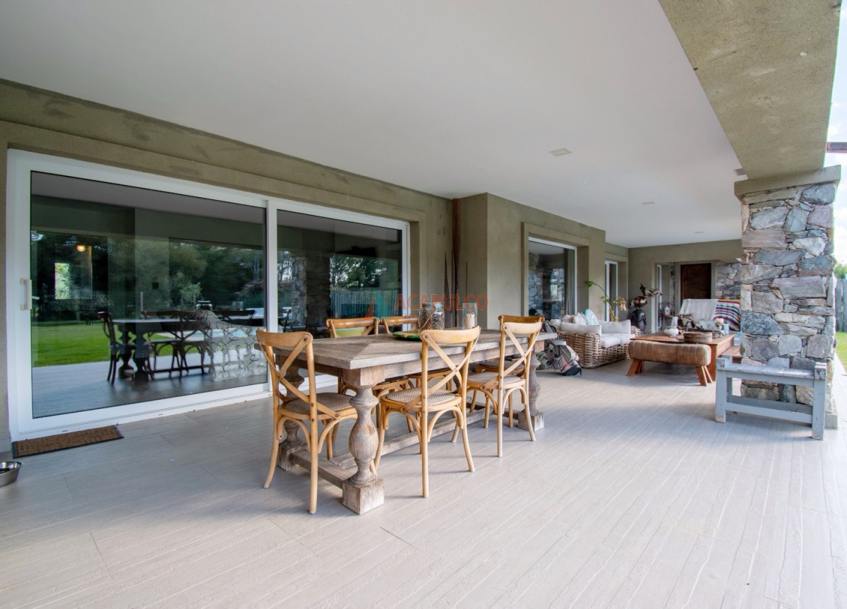 Casa Ref.190 - Venta Casa 4 dormitorios Barrio Privado